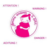 Femme enceinte en voyage